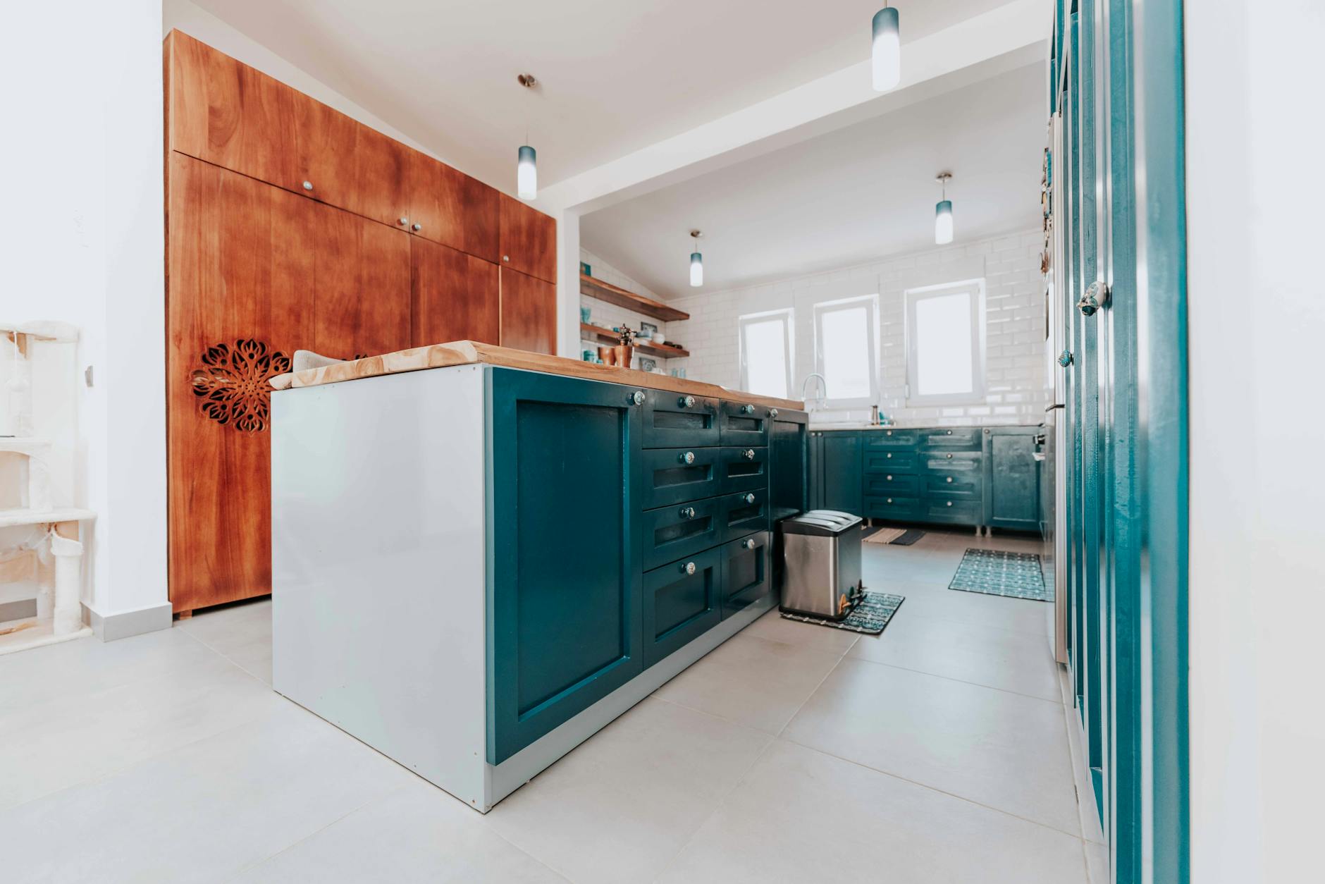 7 Top Modern Kitchen Cabinets for Beverly, NJ Homes — illustrative photo (where to find solid wood traditional cabinets)