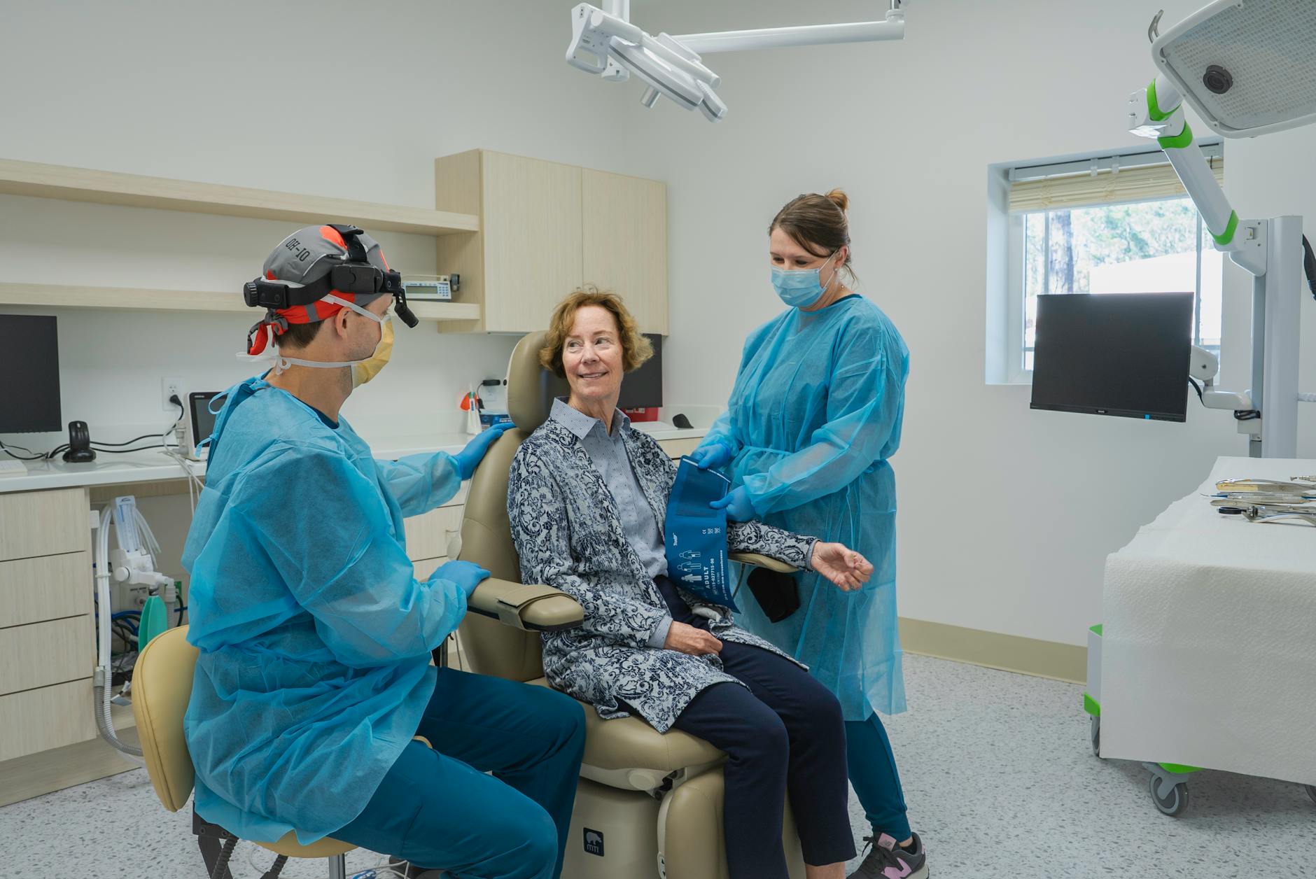 किंग सिटी में गुमशुदा दाँतों का स्थायी समाधान: डेंटल इम्प्लांट्स — Dentistry context photo for किंग सिटी, ओंटारियो