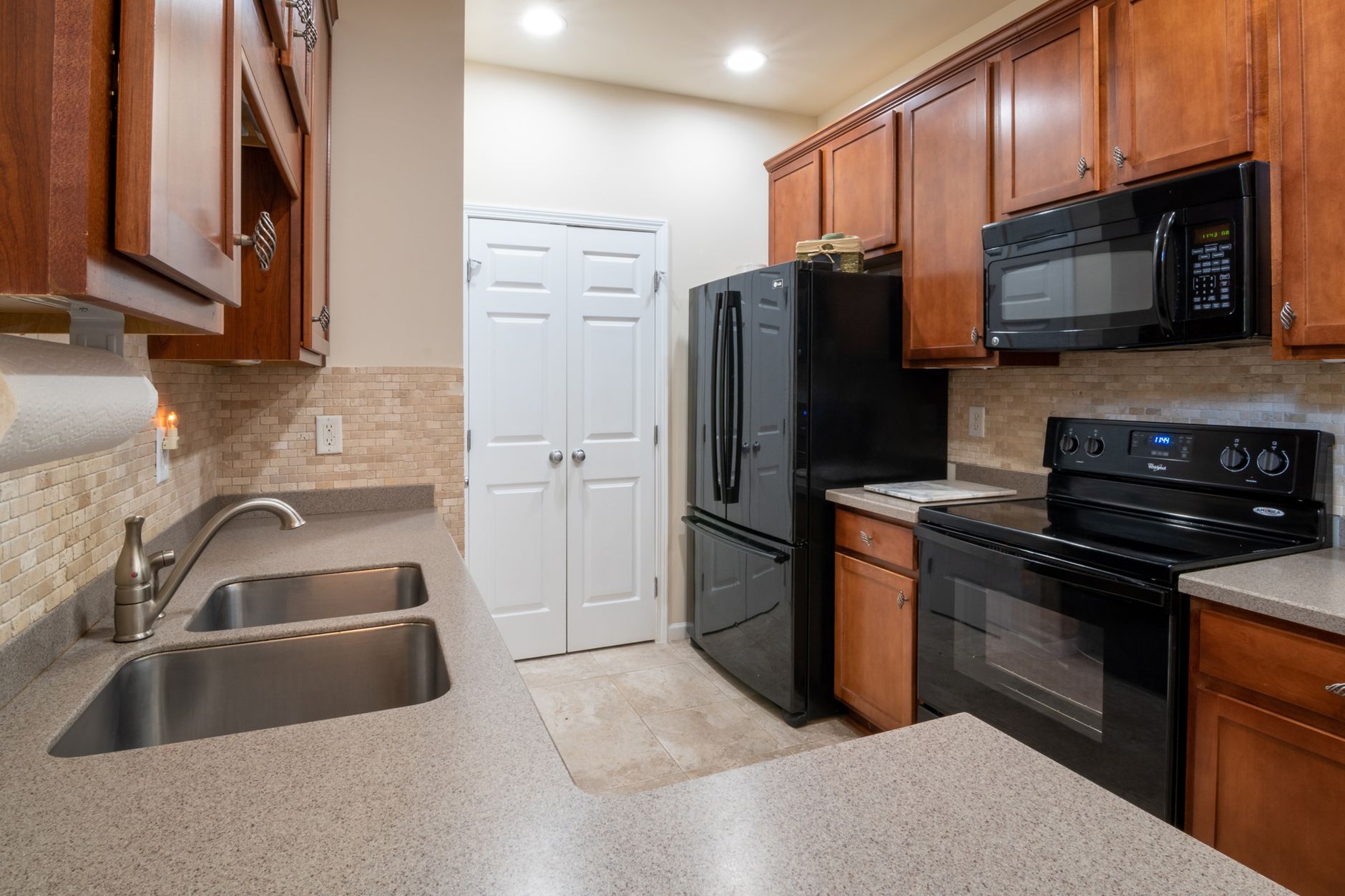 Avoid Costly Mistakes in Haddon's Custom Kitchen Design — illustrative photo (modern kitchen design and planning)